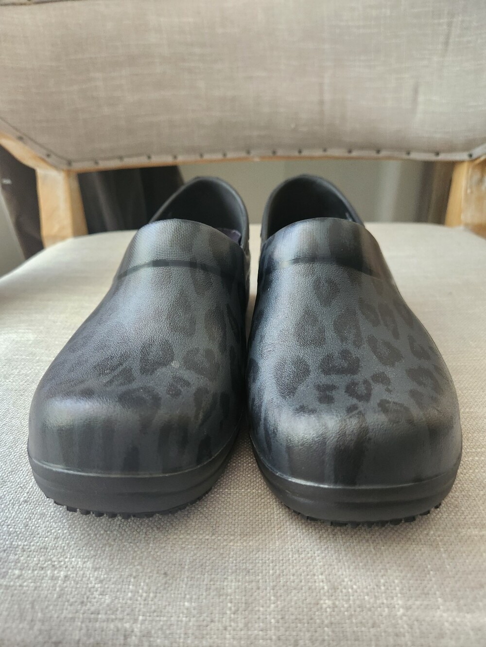 CROCS Women's Slip In Clogs Charcoal Leopard-Print Black And Gray Dual Comfort - Picture 5 of 8